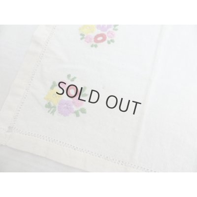 画像2: ヴィンテージ手刺繍　お盆のクロス　手織りのコットン布にシルク刺繍　28×21cm　