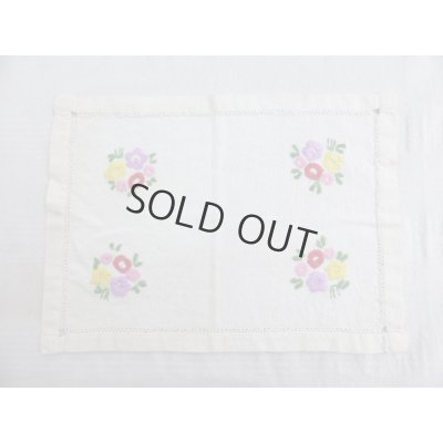 画像1: ヴィンテージ手刺繍　お盆のクロス　手織りのコットン布にシルク刺繍　28×21cm　