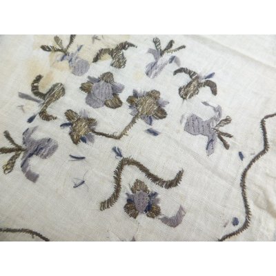 画像2: ヴィンテージ手刺繍　チェブレのパーツ　コットン布にシルクと金糸刺繍　48×48cm　