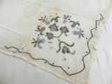 ヴィンテージ手刺繍　チェブレのパーツ　コットン布にシルクと金糸刺繍　48×48cm　
