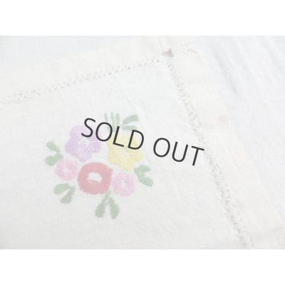 画像3: ヴィンテージ手刺繍　お盆のクロス　手織りのコットン布にシルク刺繍　28×21cm　