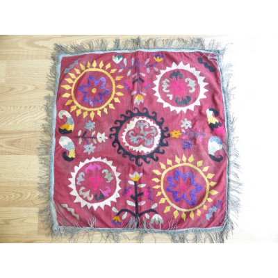 画像1: ヴィンテージ　ウズベキスタンのスザーニ　シルク手刺繍　70×67cm　