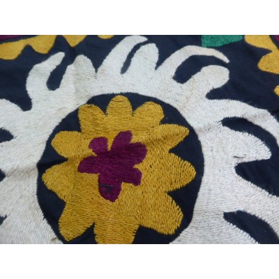画像2: ヴィンテージ　ウズベキスタンのスザーニ　シルク手刺繍　58×57cm　