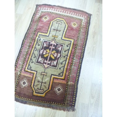 画像1: オールド絨毯　カルスの落ち着いた色遣いの織り物　115×72cm　