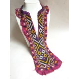 ヴィンテージ　トルクメニスタンの刺繍の襟飾り　手刺繍　全体の長さ42cm、直線部分の幅10cm