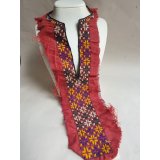 ヴィンテージ　トルクメニスタンの刺繍の襟飾り　手刺繍　全体の長さ42cm、直線部分の幅6cm　　