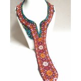 ヴィンテージ　トルクメニスタンの刺繍の襟飾り　手刺繍　全体の長さ43cm、直線部分の幅６cm　　