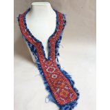 ヴィンテージ　トルクメニスタンの刺繍の襟飾り　手刺繍　全体の長さ48cm、直線部分の幅7cm