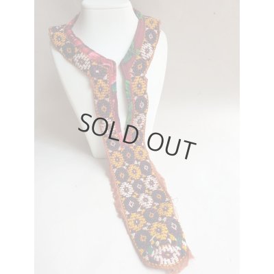画像1: ヴィンテージ　トルクメニスタンの刺繍の襟飾り　手刺繍　全体の長さ45cm、直線部分の幅6cm
