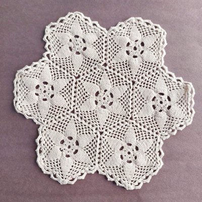 画像1: ヴィンテージレース　かぎ針で作られたコットン素材のレース編み　直径約18cm