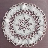 ヴィンテージレース　かぎ針で作られたコットン素材のレース編み　直径約22cm　多少の黄色シミあり