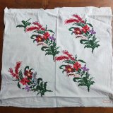 オールド刺繍　クロスステッチ　野の花のモチーフのクッションカバー　50×45cm