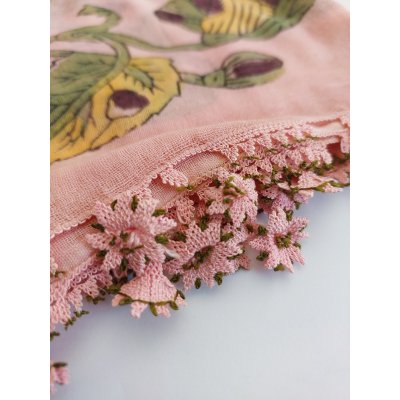 画像2: マニサの伝統のシルクのイーネオヤ　立体の花モチーフ　絹糸　ブロックプリントのヤズマ　75×75cm