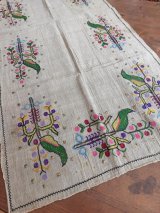 コレクション　ゆりかごのカバー　オスマンル刺繍　手織り布にシルクと金属リボン刺繍　裏表なしのテクニック　ゲミリックのクムラ　106×48cm