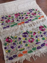 コレクション　ヤールック　オスマンル刺繍　手織り布にシルクと金属リボン刺繍　裏表なしのテクニック　ゲミリックのクムラ　110×50cm