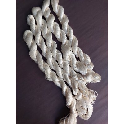 画像1: ブルサの本物シルク糸　イーネオヤ用刺繍用　手作り糸　撚り済み糸　白　大綛20ｇ