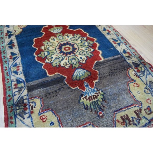 画像2: オールド絨毯　草木染めと人工染料の差がわかるアブラジュが面白い　150×80cm (2)
