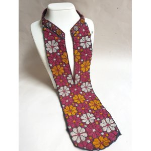 画像: ヴィンテージ　トルクメニスタンの刺繍の襟飾り　手刺繍　全体の長さ45cm、直線部分の幅11cm