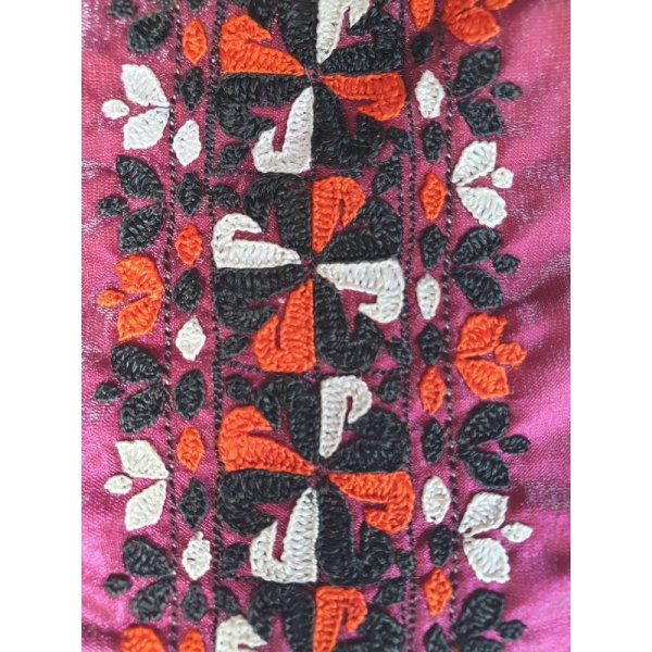 画像3: ヴィンテージ　トルクメニスタンの刺繍の襟飾り　手刺繍　未使用品　全体の長さ45cm、直線部分の幅5cm (3)