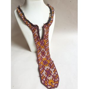 画像: ヴィンテージ　トルクメニスタンの刺繍の襟飾り　手刺繍　全体の長さ48cm、直線部分の幅6cm