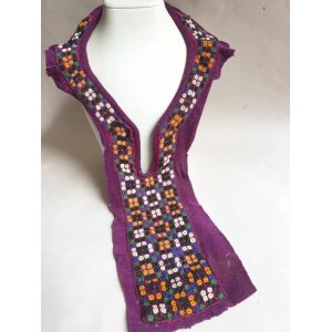 画像: ヴィンテージ　トルクメニスタンの刺繍の襟飾り　手刺繍　全体の長さ46cm、直線部分の幅8cm