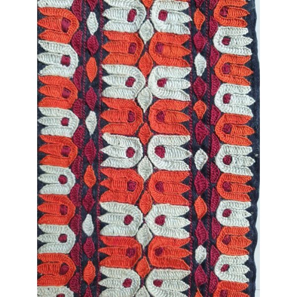 画像3: ヴィンテージ　トルクメニスタンの刺繍の襟飾り　手刺繍　全体の長さ45cm、直線部分の幅7cm (3)