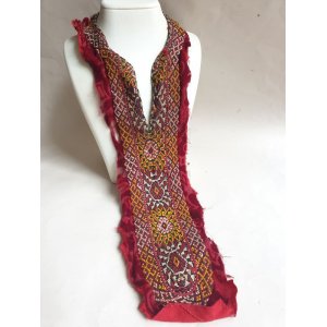画像: ヴィンテージ　トルクメニスタンの刺繍の襟飾り　手刺繍　全体の長さ46cm、直線部分の幅7cm