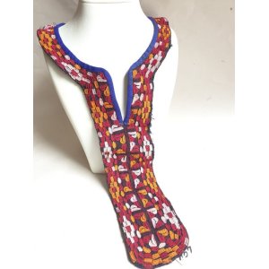 画像: ヴィンテージ　トルクメニスタンの刺繍の襟飾り　手刺繍　全体の長さ44cm、直線部分の幅7cm　　