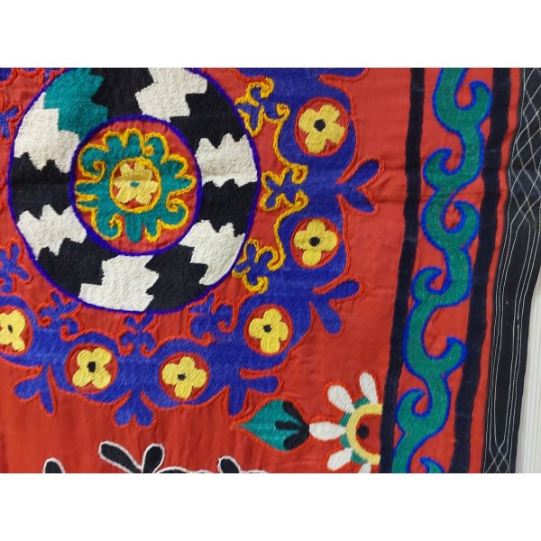 画像4: ヴィンテージ　ウズベキスタンの大きなスザーニ　コットン布にコットン糸の手刺繍　180×145cm (4)