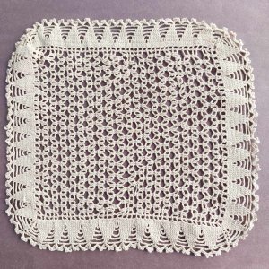 画像: ヴィンテージレース　かぎ針で作られたコットン素材のレース編み　約22×20cm前後