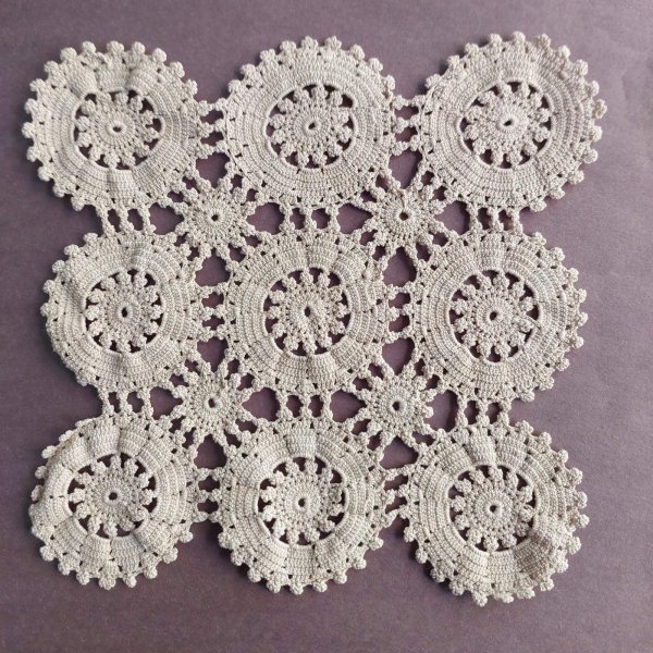 画像1: ヴィンテージレース　かぎ針で作られたコットン素材のレース編み　約20×20cm (1)