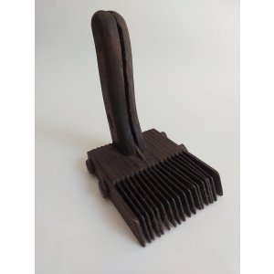画像: 古道具　絨毯、キリム織り用キルキット（目を詰める道具）高さ約12cm、刃の幅約7.5cm